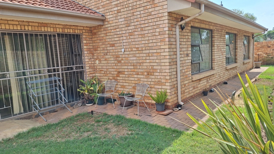 3 Bedroom Property for Sale in Potchefstroom South North West